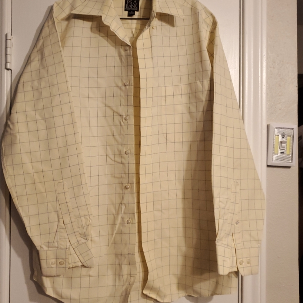 Jos A. Banks Men's Traveler's Collection Shirt
